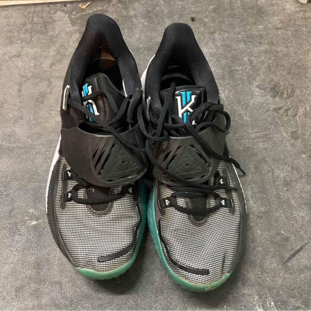 Nike Men's Black and White Athletic Shoes with Teal Accents